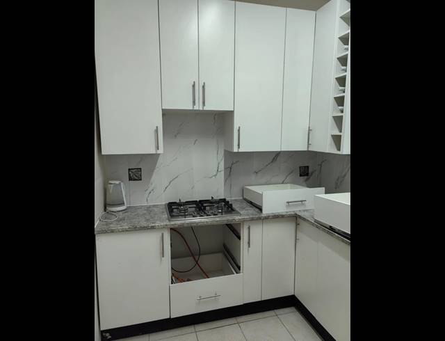 1 BEDROOM PROPERTY TO RENT IN OATLANDS NORTH